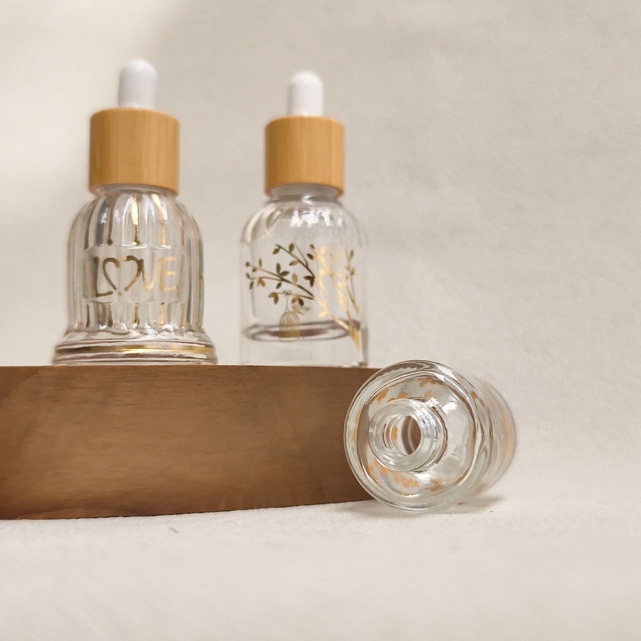 Glass Essential Oil Bottle wit - Luxury Skincare Samples のレビューと価格