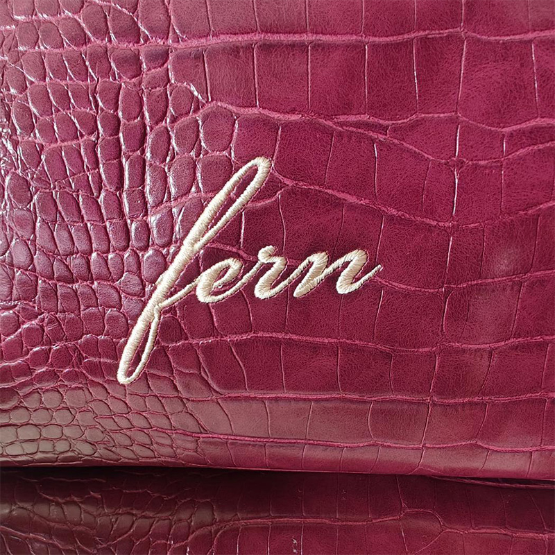 Embroidered Croc Makeup Bag Pe - Luxury Skincare Samples のレビューと価格
